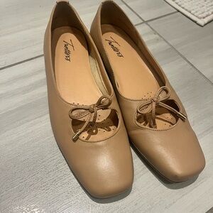 Trotters Women's Beige Leather Loafers